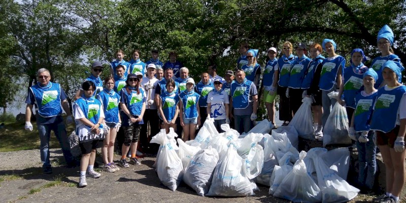В Марафоне зеленых дел по уборке берегов Волги в Энгельсе участвовали более 100 волонтеров 