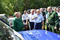 Губернатор вручил лесхозам Саратовской области специализированную технику